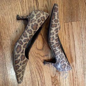 Ferragamo 6b animal print kitten heels